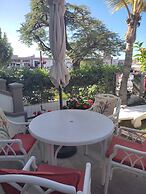 Marina Apartment With Garden by El Sirocco