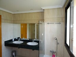 Beautiful Flat Near Golf Courses With sea Views