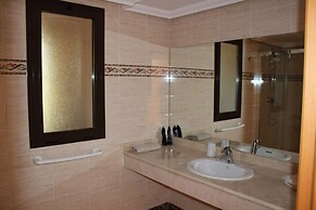 Beautiful Flat Near Golf Courses With sea Views