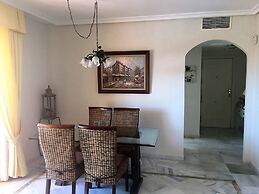 Apartment 10 Minutes Walk From Puerto Banús