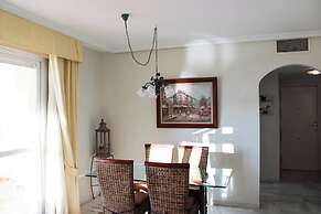Apartment 10 Minutes Walk From Puerto Banús