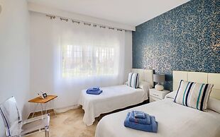 Cozy Beach Side Apartment With Pool