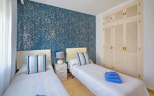 Cozy Beach Side Apartment With Pool