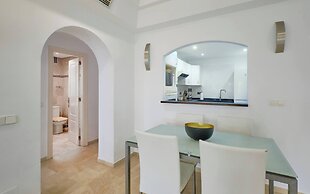 Cozy Beach Side Apartment With Pool