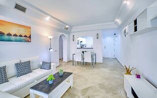 Cozy Beach Side Apartment With Pool