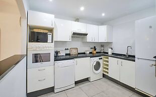 Cozy Beach Side Apartment With Pool