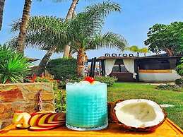 Comfortable Modern House With Jacuzzi, and Access to Swimming Pool