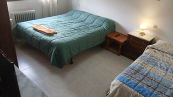 Room-triple Room in Chalet in Toledo