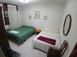 Room-triple Room in Chalet in Toledo