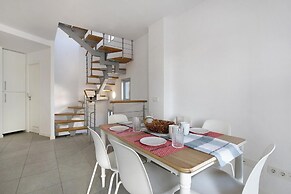 Beautiful Duplex Facing The Beach