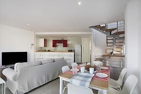 Beautiful Duplex Facing The Beach