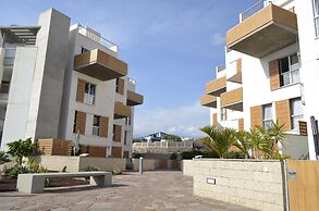 Beautiful Duplex Facing The Beach