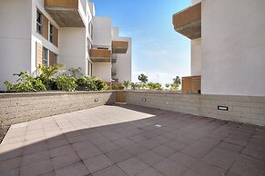 Beautiful Duplex Facing The Beach