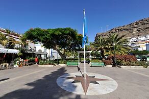 First Line Luxury Apartment by El Sirocco