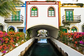 First Line Luxury Apartment by El Sirocco