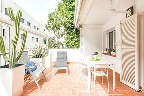 Cuban Green Terrace Apart -1st Floor-center