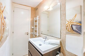 Cuban Green Terrace Apart -1st Floor-center