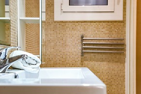 Cuban Green Terrace Apart -1st Floor-center