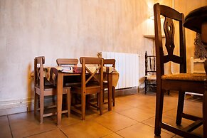 Can Cirera, Rural House In Girona