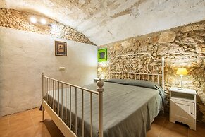 Can Cirera, Rural House In Girona