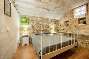 Can Cirera, Rural House In Girona
