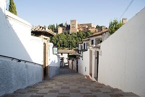 Sky is Blue in Granada - Private Parking Included