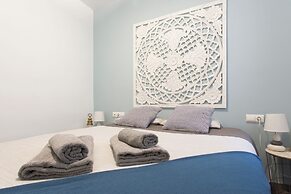 Sky is Blue in Granada - Private Parking Included