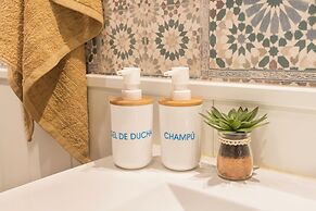 Sky is Blue in Granada - Private Parking Included