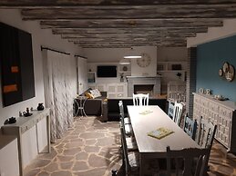 Casa Rural Garnacha de Borja has a Barbacue and Terrace