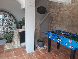 Casa Rural Garnacha de Borja has a Barbacue and Terrace