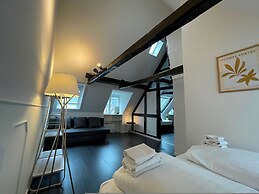 Designer Loft - Direct Marble Church Views