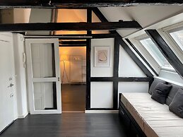 Designer Loft - Direct Marble Church Views