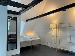 Designer Loft - Direct Marble Church Views