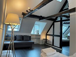 Designer Loft - Direct Marble Church Views