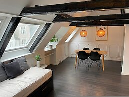 Designer Loft - Direct Marble Church Views