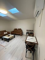 Cozy Backhouse With Large Private Garden