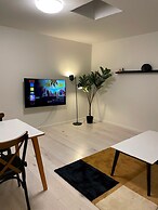 Cozy Backhouse With Large Private Garden
