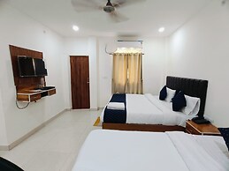 Goroomgo Kashi Grand Inn Varanasi
