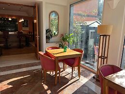 Hero's Garden Relais