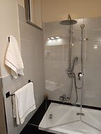 Hero's Garden Relais