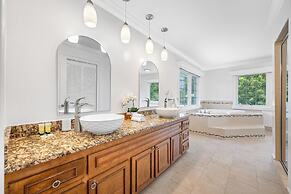 Exquisite Villa With Pool&games- 18 Guests