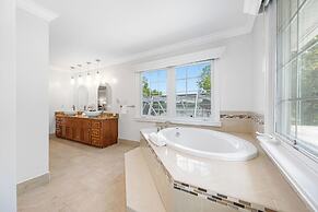 Exquisite Villa With Pool&games- 18 Guests