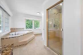 Exquisite Villa With Pool&games- 18 Guests