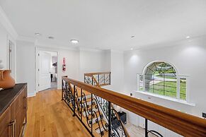 Exquisite Villa With Pool&games- 18 Guests