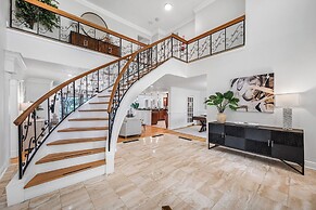 Exquisite Villa With Pool&games- 18 Guests