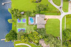 Exquisite Villa With Pool&games- 18 Guests