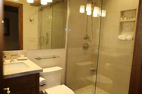 Luxury One Bedroom 1 Suite