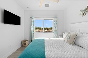 Blue Pearl Waterfront Oasis w Pool 70 Dock