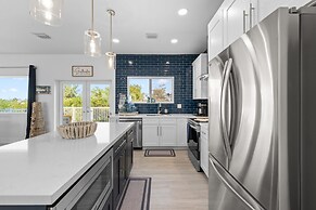 Blue Pearl Waterfront Oasis w Pool 70 Dock