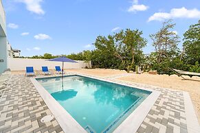 Blue Pearl Waterfront Oasis w Pool 70 Dock